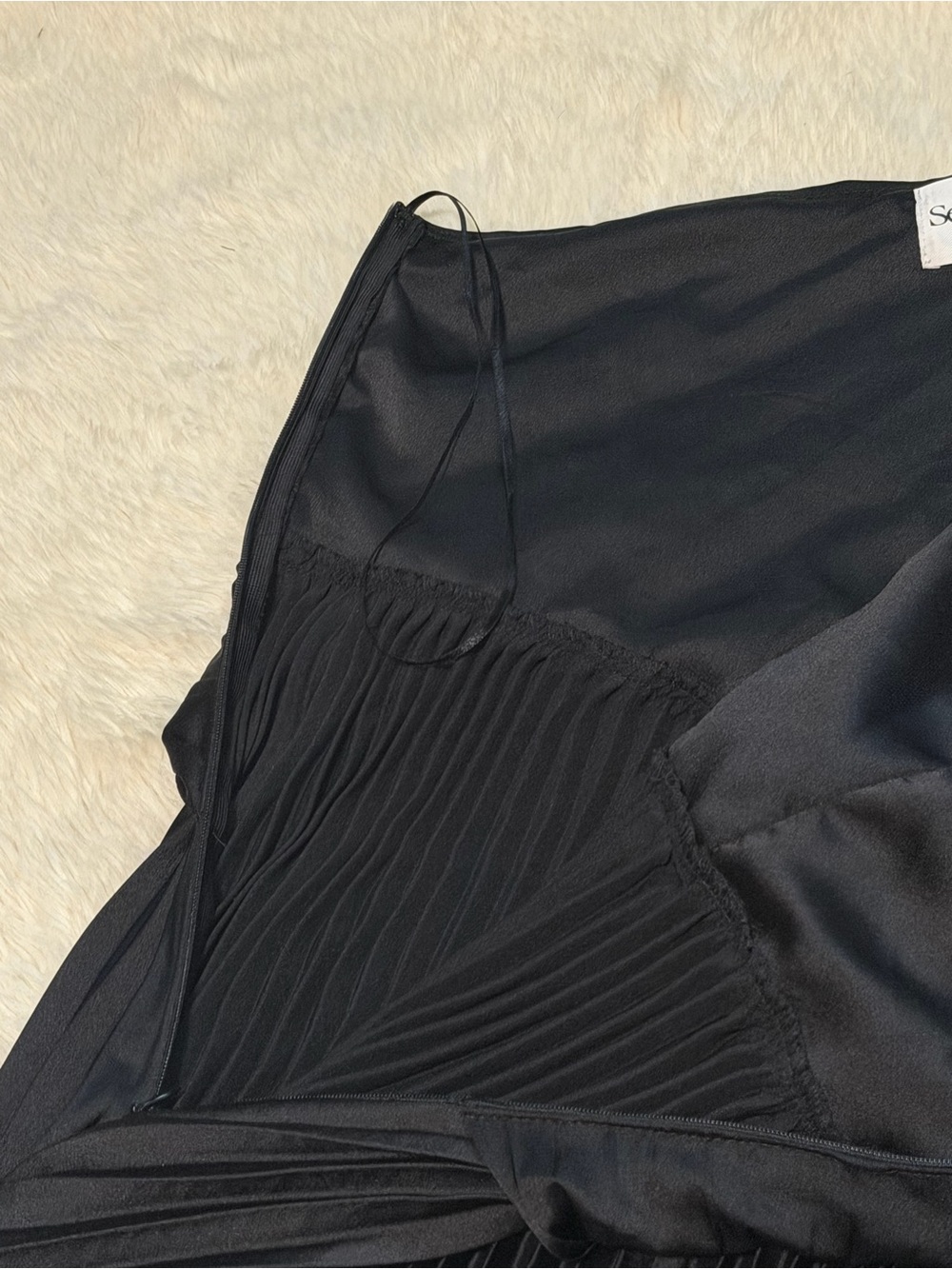 Selfie Leslie Laxmi Accordion Pleat Maxi Dress Black - Size Large - Picture 7 of 7
